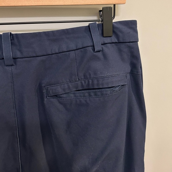 Lululemon Commission Pant Classic *Warpstreme 34"
True Navy size 32 GUC E0597 - Picture 7 of 10